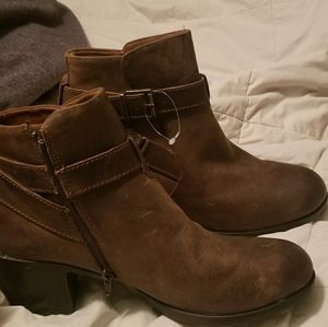 B.O.C Womans Shea leather block heel booties